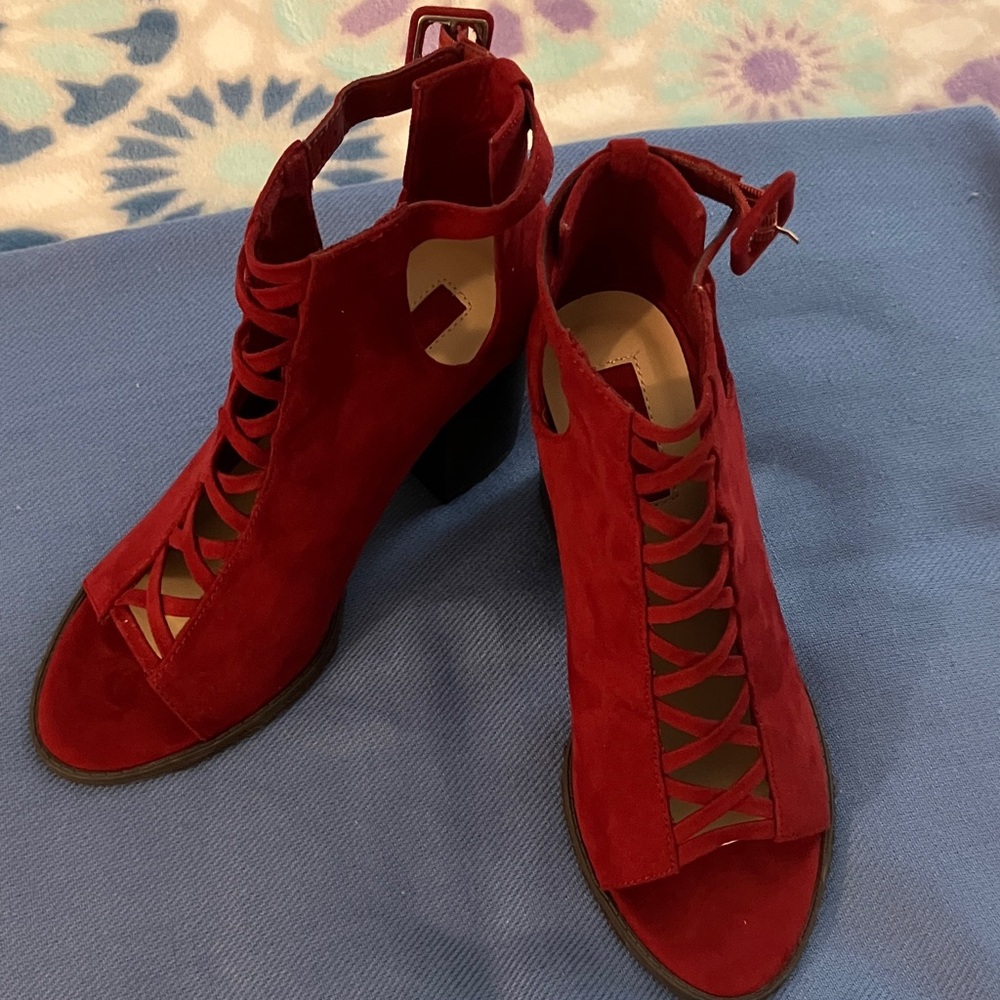 NWOT Forever 21 Red/Wine Lace-Up Ankle Strapped Stack Heels Size 5.5